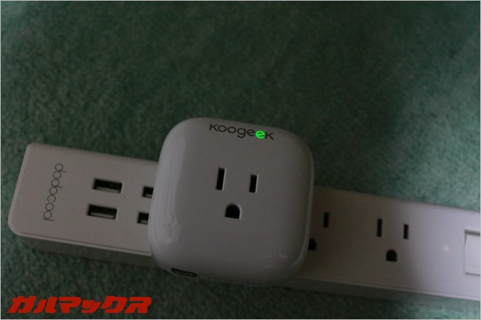 SMART PLUG P1をコンセントに挿すと「e」の文字がグリーンに点滅してペアリング可能な状態となります