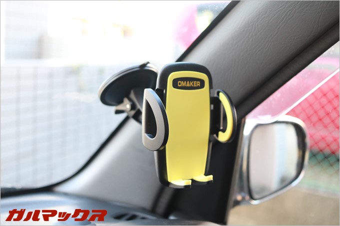 ガラスにゲル月休版をペタリ