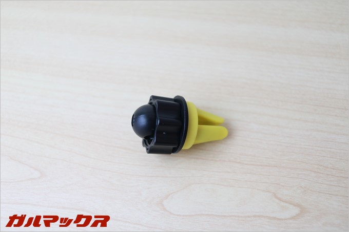 台座のボールジョイント部に固定用ナットをはめ込みます