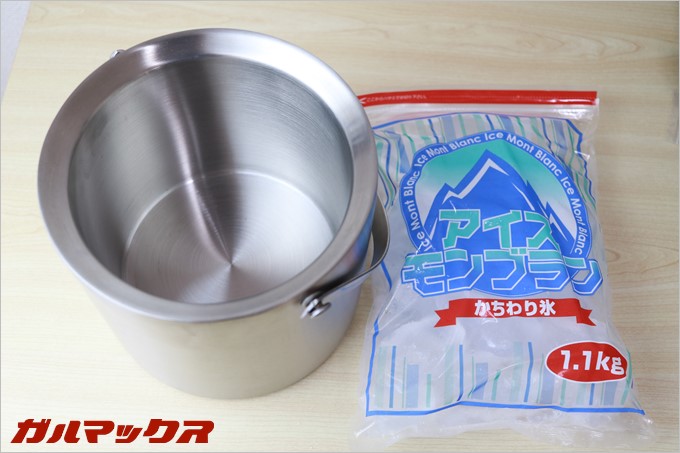 保冷力を確かめる為に氷を買ってきました。