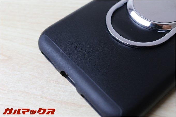 本体下部にもラバーコーティングが施されています。色合いは大きく変わらないので目立ちません