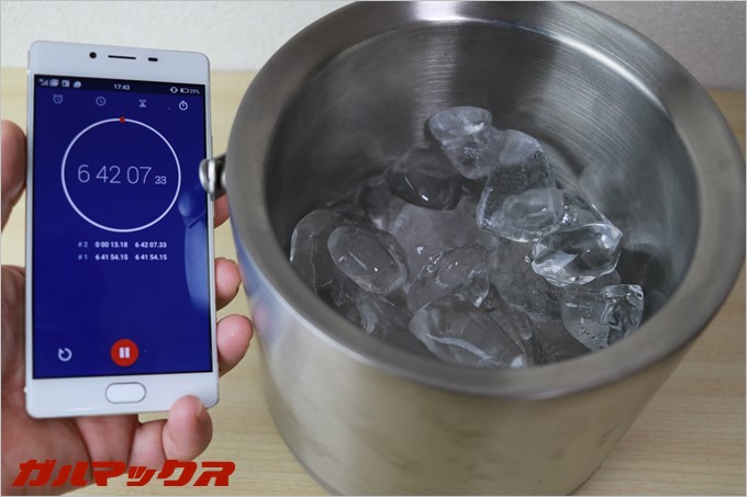 約7時間放置しても氷は原型を保っていました