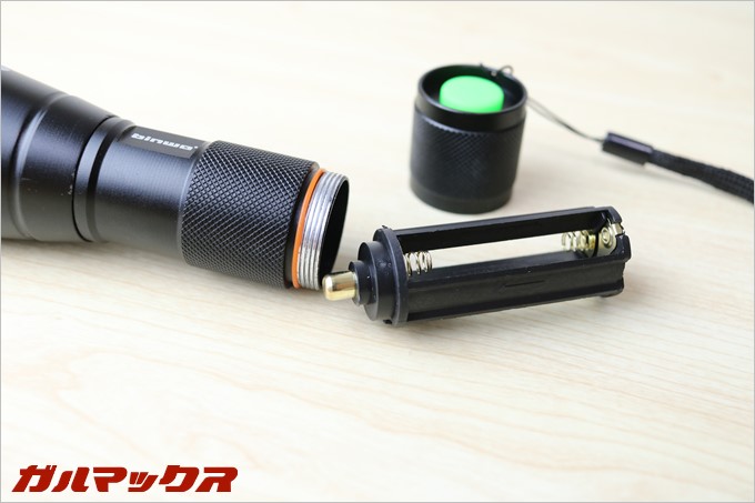 本体の中には電池BOXも入っているので乾電池でも使えます