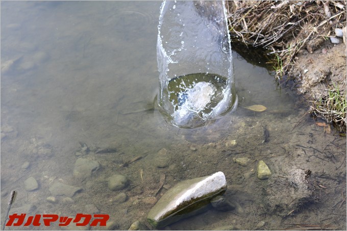 BV6000sが水中へ静かに沈もうとしています