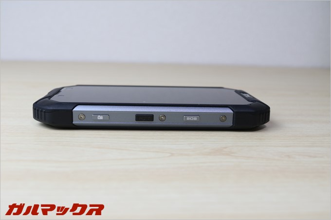 カメラボタンは水中での操作も可能なので水中撮影が楽しめます