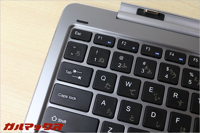 Chuwi Hi12の「かな入力」の「ろ」がESCの下についてます。通常とは逆方向です