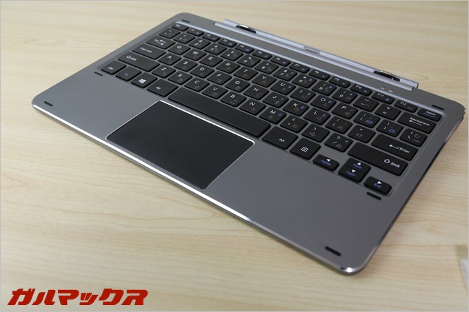 Chuwi Hi12の専用キーボードにもしっかりダイヤモンドカットが施されていました