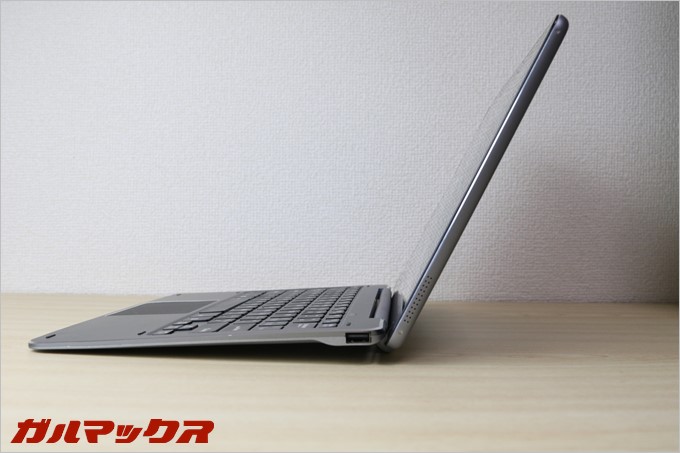 Chuwi Hi12をキーボードとドッキングした時の画面の開き具合は甘め