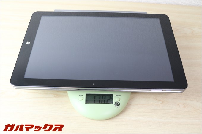 Chuwi Hi12はキーボード込で1.7kgあります。これは重い。