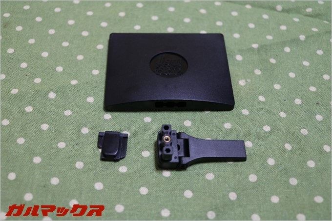 パーツ構成も3つだけなので超簡単に取付可能