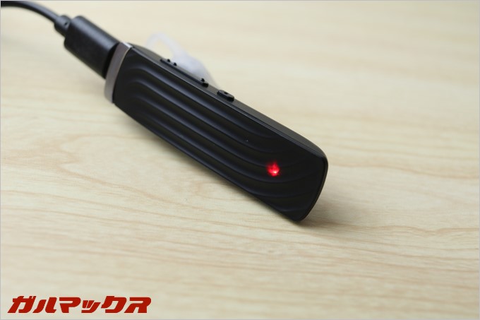 視覚的に端末の状況が把握できるインジケータが付いているので充電完了なども分かりやすいです。