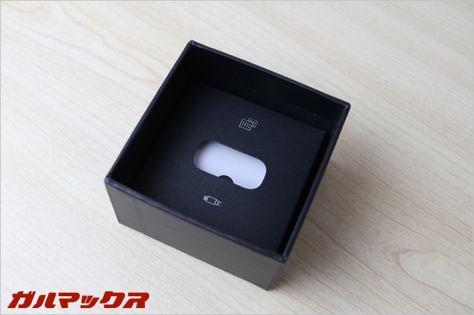 SoundPEATSのD3に付属しているアクセサリーや説明書はしっかりと専用箱に入ってました。