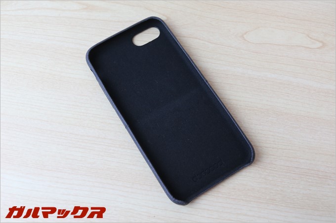 内側は柔らかい素材でしっかり保護されています。