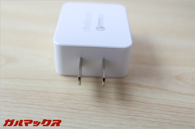 プラグは折りたためません