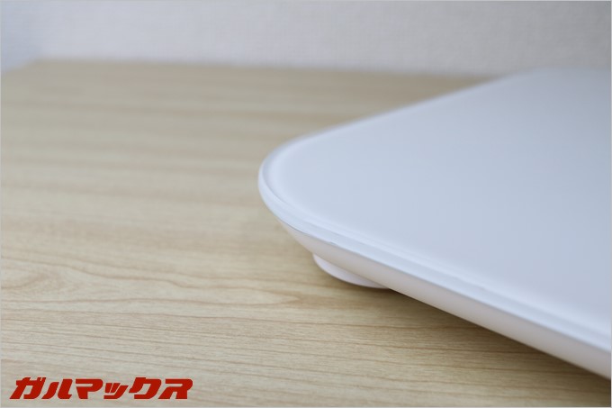 dodocool製の体重計DA100の天板はガラス製ですが丁寧な面取り加工が施されているので心配はありません。