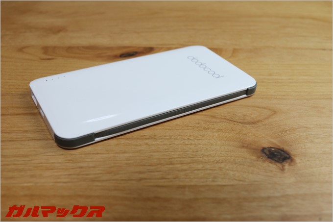 スマートフォンに挿し込む端子部分も本体にすっぽり入るのでケーブルを持ち歩く時に非常にコンパクトです。