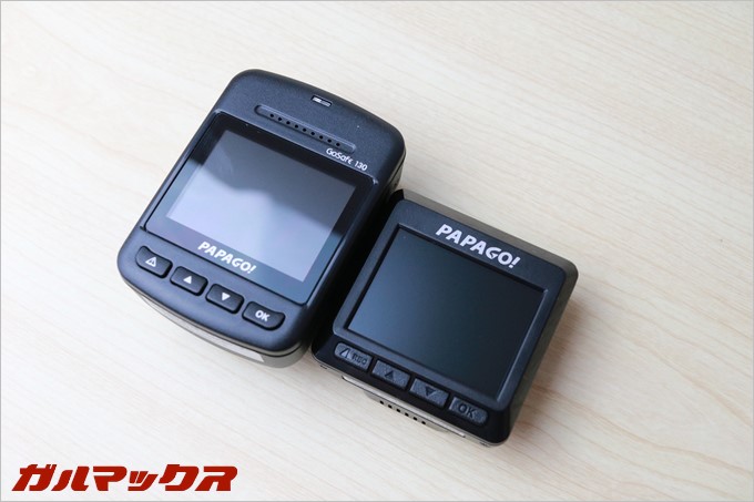 PAPAGO!のドラレコGoSafe 130ではコストを削減する為に光沢の液晶となっている