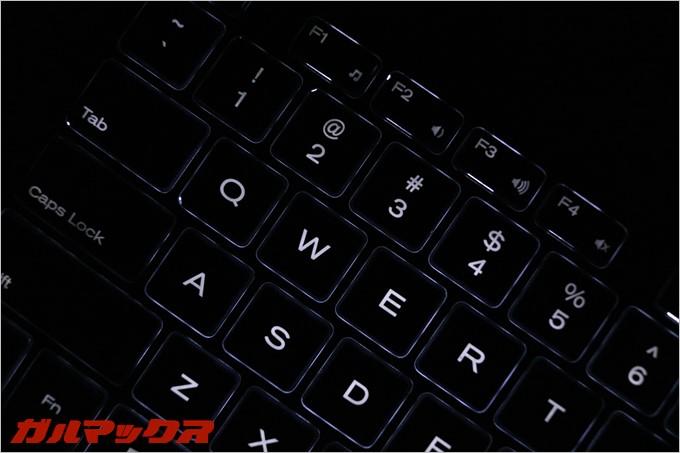 今回ゲットしたキーボードはバックライト付き！超キレイです！