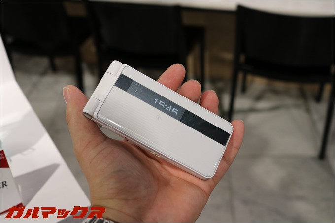 サブ液晶もしっかり搭載