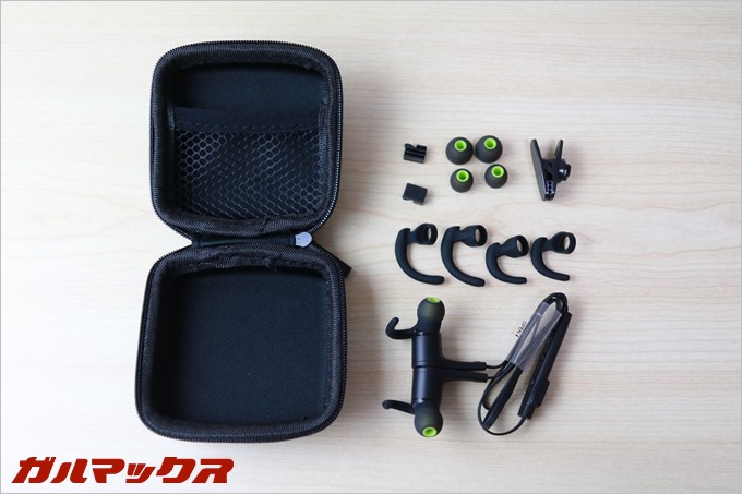 Q12は付属品も非常に充実しています。