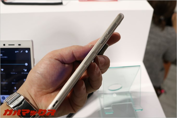 指紋認証ユニットが搭載されているミドルスペック端末