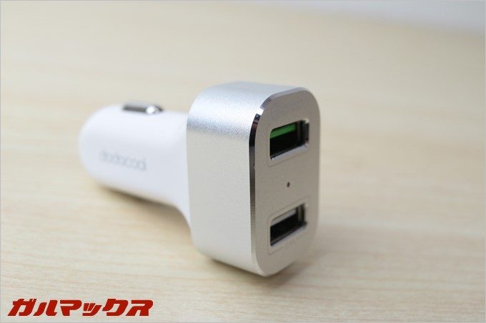 本体の周囲はアルミ削り出しのダイヤモンドカットで品質はかなりいいです