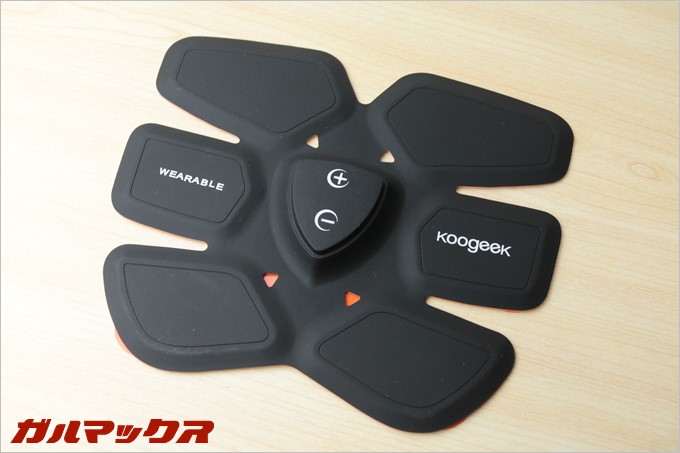 Koogeekスマートフィットネスは腹筋の形に型どられた形状で腹筋専用フィットネスマシーンとなってます