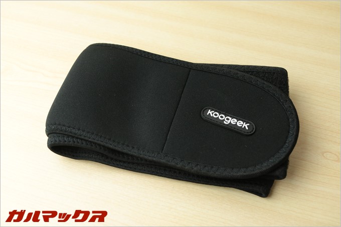 Koogeekスマートフィットネスギアがずれないように固定できる伸縮性の高いバンドも付属しています。