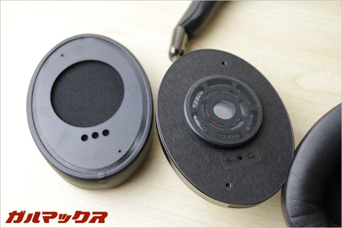 イヤーパッドは簡単に外す事が可能磁石を使っているので少し音に影響が出そうで心配です。