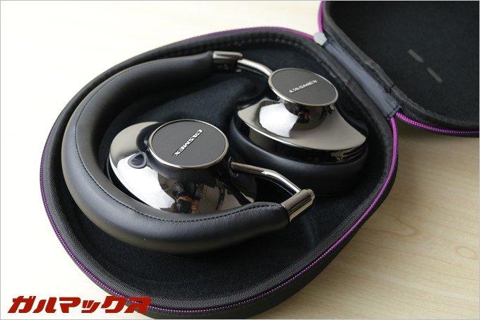 ハードケースを開けるとクローム加工でピッカピカのH120が現れます