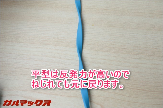 平型のケーブルはねじれに対して反発力でもとに戻るので結果として製品寿命が伸びます。