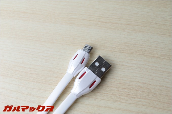 REMAXのLAZERはケーブルデザインもコブラをイメージ