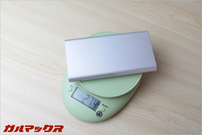 普段持ち歩いている12000mAhのバッテリーは重量が274gと結構な重量です。