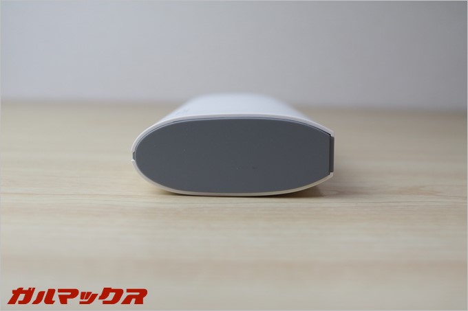 REMAXのSTAR TALKはLEDライトを搭載しているので「握って使うこと」を想定した形状となっています。