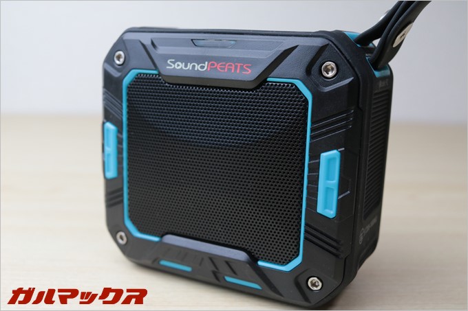 P2の本体はGショックのようなゴツい外観で耐久性も高そうです。