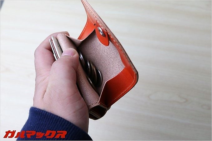 小銭ポケットは大きめです。