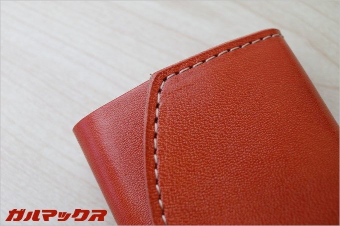 最高峰の栃木レザーを採用している小さいふは革製品を所有する喜びも感じ取ることが出来ます。