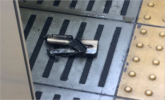 発火したモバイルバッテリー