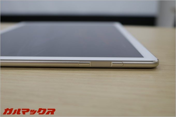 HUAWEI MateBookは指紋認証ユニットを搭載する。