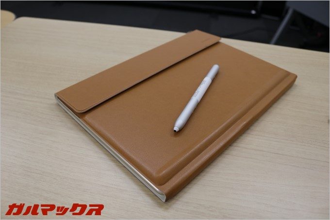 カバーとしても使えるHUAWEI MateBook