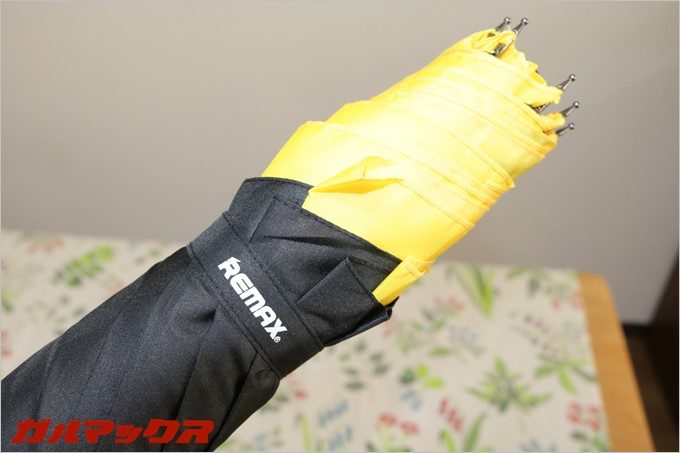 傘をたばねるバンドにREMAXのロゴが入ってました