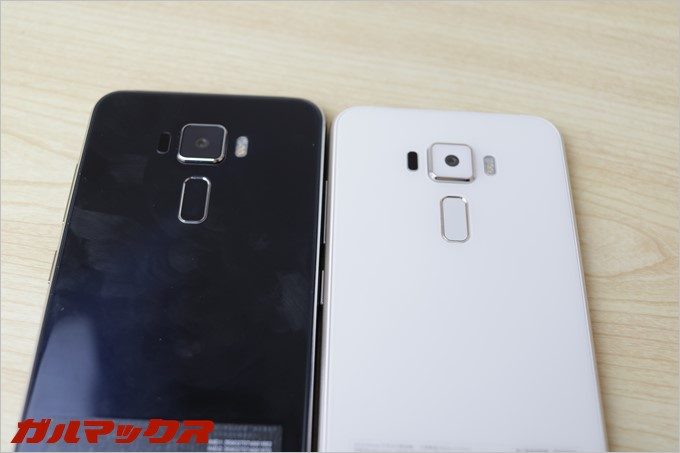 指紋の付着が気になったサファイアブラック。但し同心円はパールホワイトよりも冴えます。