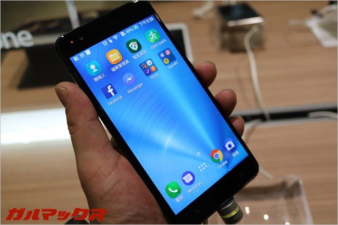 Zenfone3 Zoomは画面の発色が凄く綺麗です。