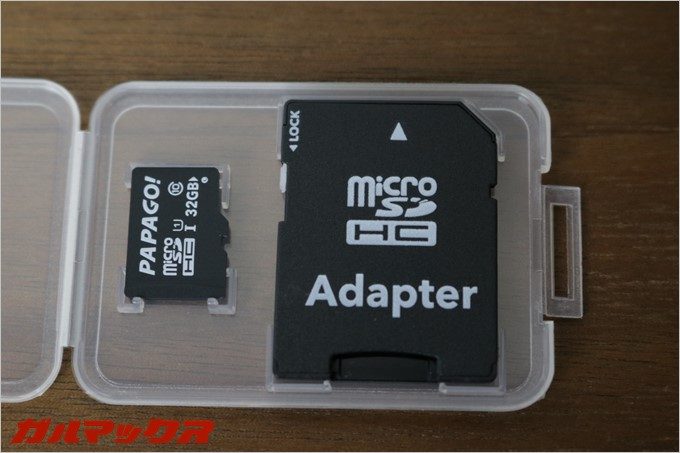 GoSafe 30Gに付属のMicroSDは、PAPAGO!と書かれたオリジナルモデル。