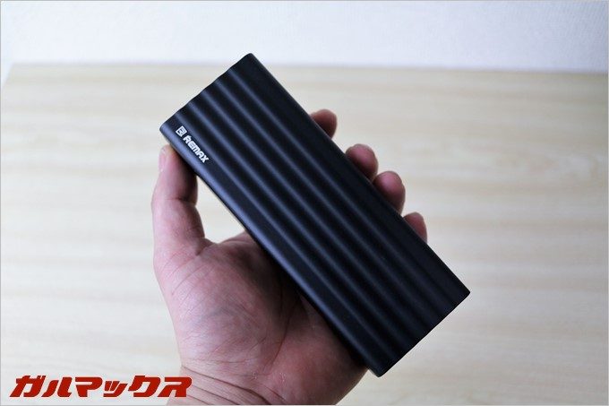 重量は450gもあるので普段使いには向いていません。