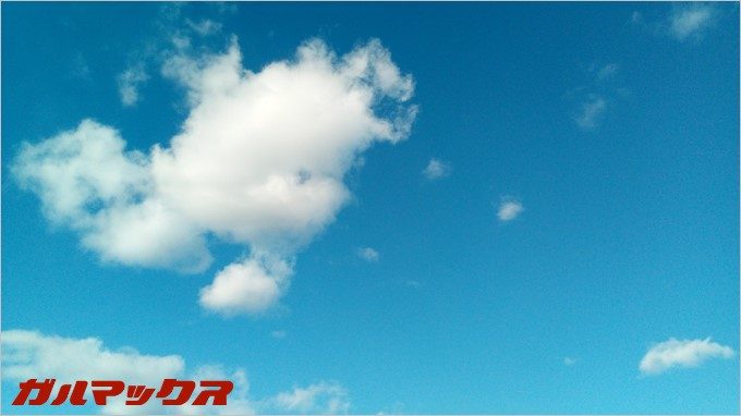 BLUBOO Edgeで青空を撮影