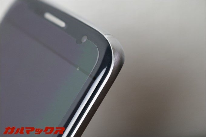 丸みを帯びた形状は手に収まりやすく5.5インチを忘れてしまう程に持ちやすいです。