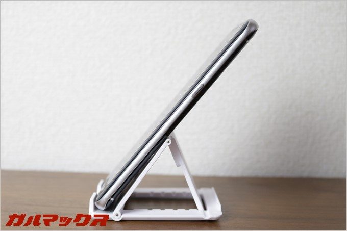 本体の右側に電源ボタン