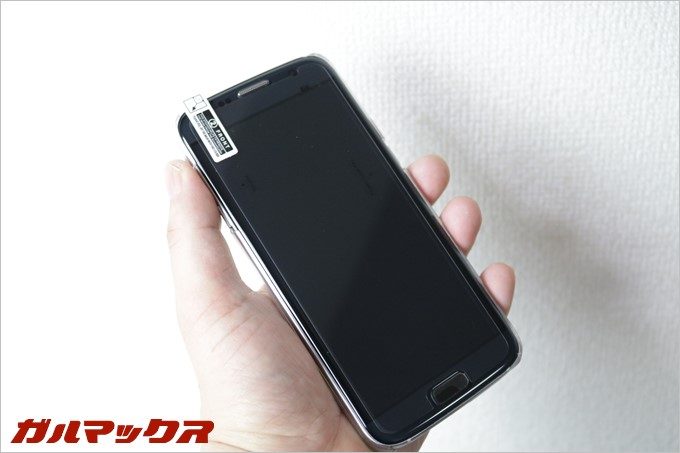 持った感じは5.2インチのZenfone3と変わりません。が、非常に重いです。