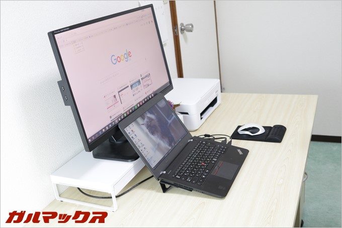 ディスプレイ+ノートパソコンを置いても20cm以上のスペース(奥行き)を確保出来ます